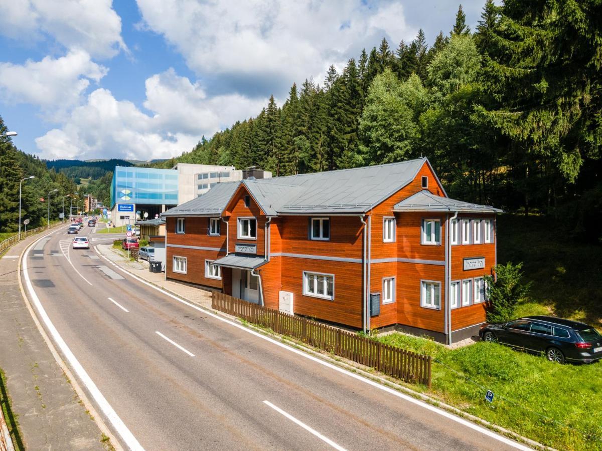 Apartman Liska V Peci - Apartmanovy Dum Horalka, ペツ・ポト・スニェシュコウ エクステリア 写真